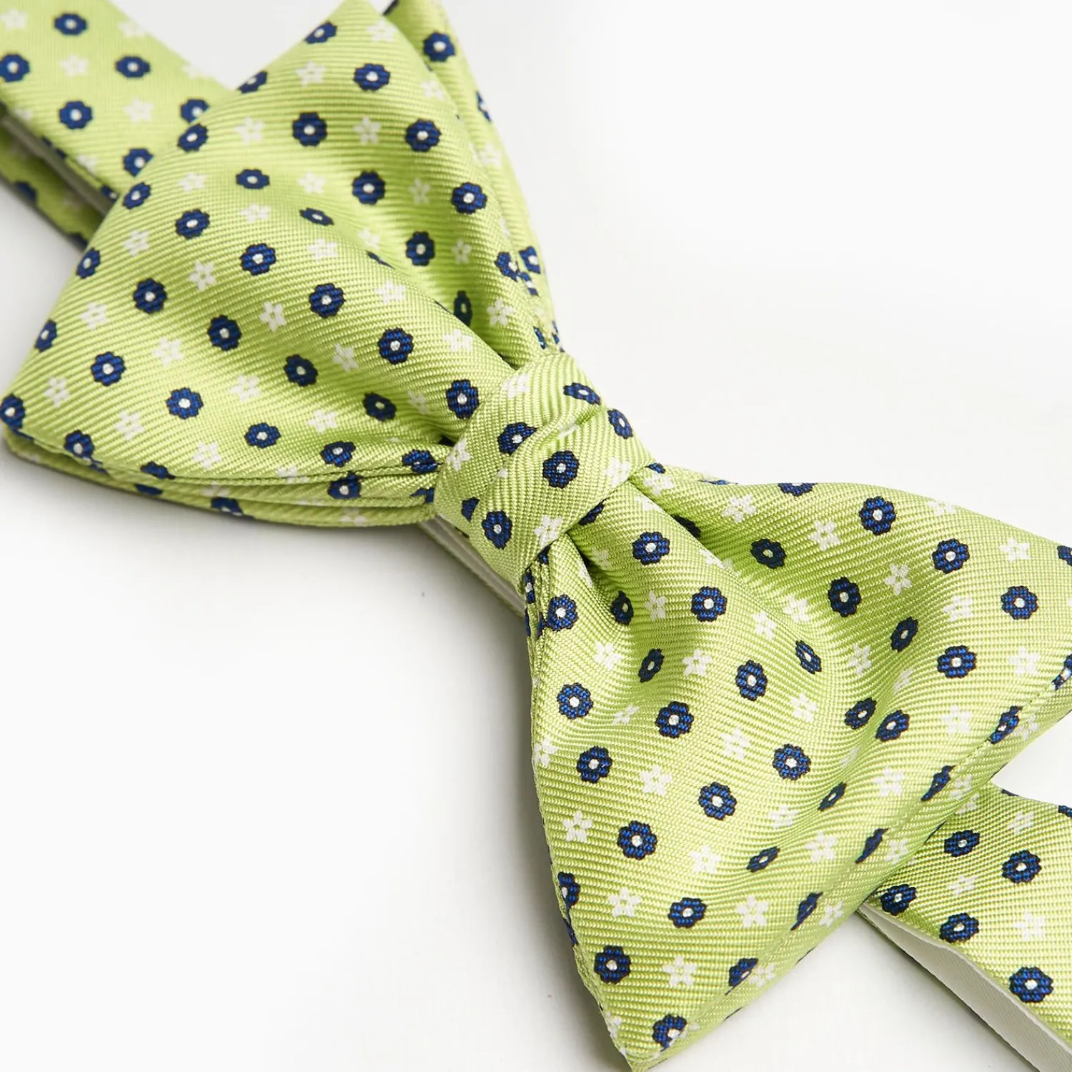 Light Green Pre-Knotted Silk Bowtie - Small Flower Pattern>E.Marinella Fashion